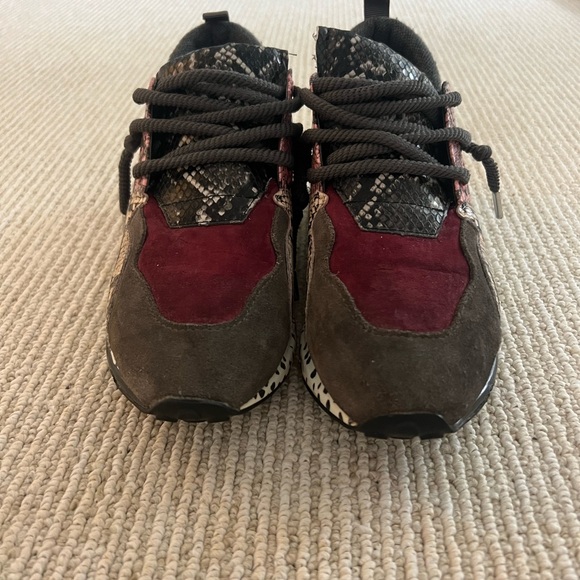 Steve Madden women’s low top sneaker - Picture 2 of 6